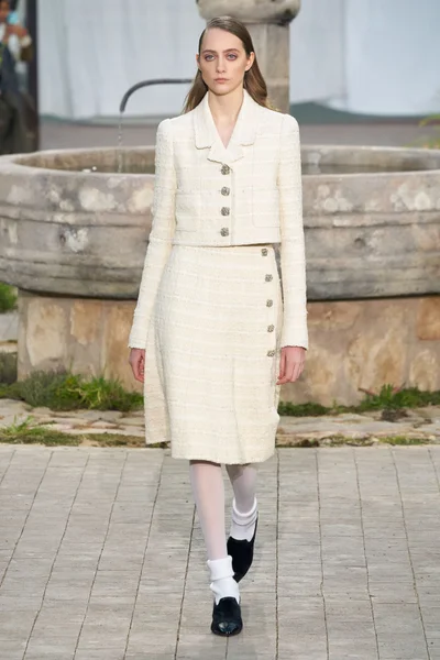 Look 29